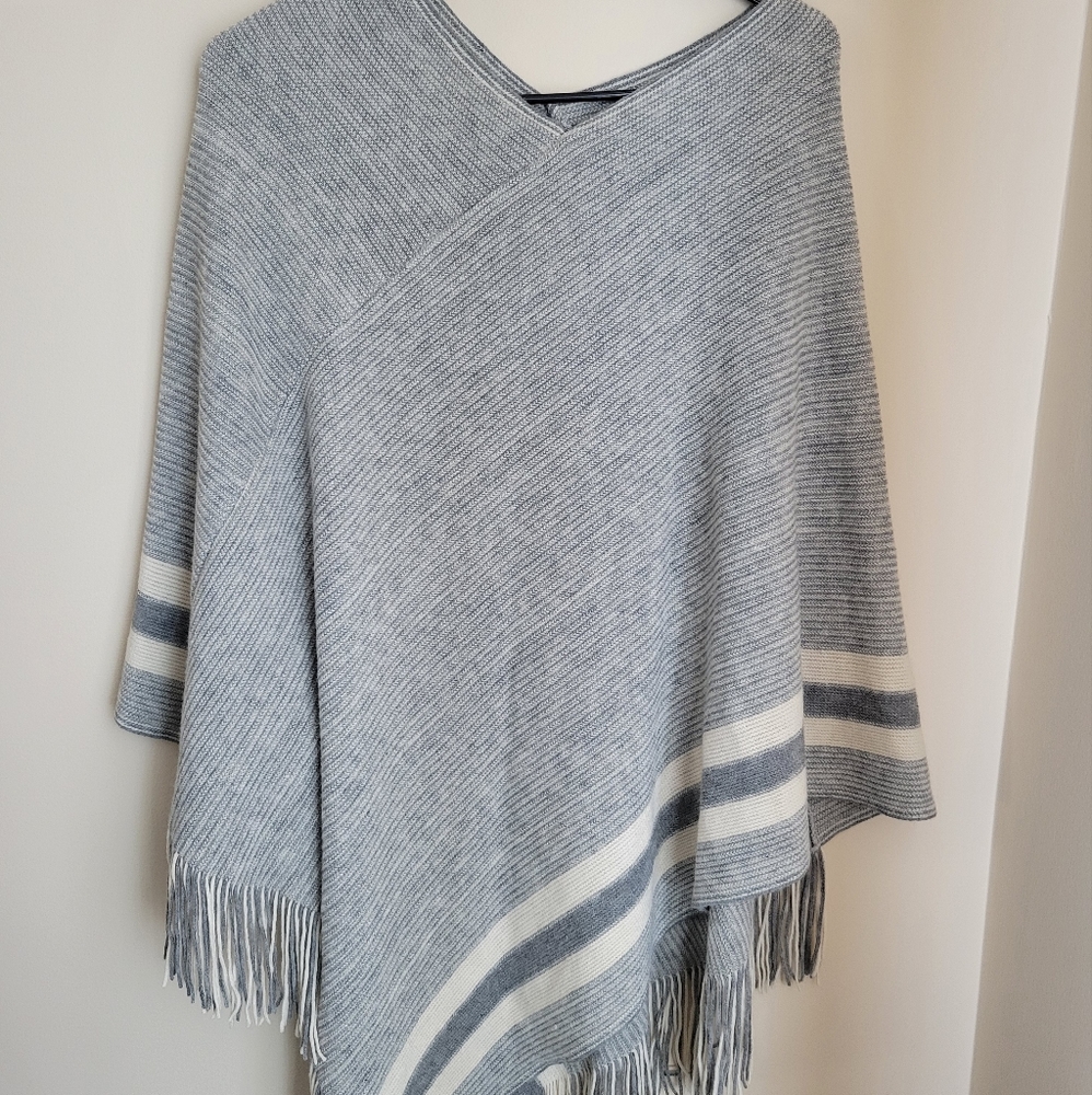 Steve Madden pull over shawl
